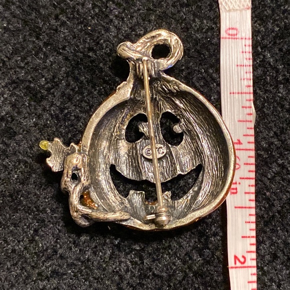 Jack-O-Lantern Halloween Brooch - Picture 3 of 3